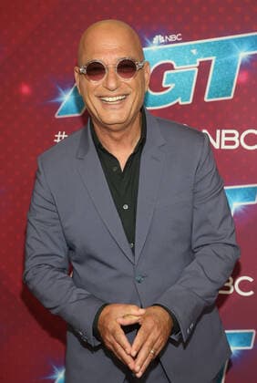 16 August 2022 - Pasadena, California - Howie Mandel. Red Carpet For America s Got Talent Season 17 Live Show held at Sheraton Pasadena Hotel in Pasadena. Photo Credit: AdMedia 283244 2022-08-16 CA Pasadena Etats-Unis  Copyright: xAdMediax STAR_283244_030