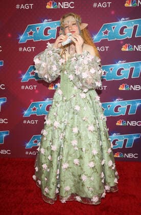 16 August 2022 - Pasadena, California - Freckled Zelda. Red Carpet For America s Got Talent Season 17 Live Show held at Sheraton Pasadena Hotel in Pasadena. Photo Credit: AdMedia 283244 2022-08-16 CA Pasadena Etats-Unis  Copyright: xAdMediax STAR_283244_037