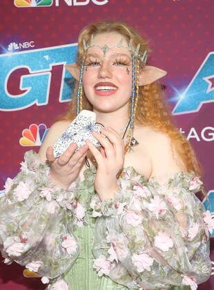 16 August 2022 - Pasadena, California - Freckled Zelda. Red Carpet For America s Got Talent Season 17 Live Show held at Sheraton Pasadena Hotel in Pasadena. Photo Credit: AdMedia 283244 2022-08-16 CA Pasadena Etats-Unis  Copyright: xAdMediax STAR_283244_042