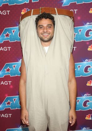 16 August 2022 - Pasadena, California - Mr. Pants, Ryan Dee. Red Carpet For America s Got Talent Season 17 Live Show held at Sheraton Pasadena Hotel in Pasadena. Pasadena USA - ZUMAa123 20220816_zaa_a123_045 Copyright: xFSx