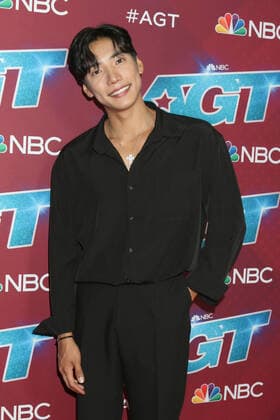 August 16, 2022, Pasadena, CA, USA: LOS ANGELES - AUG 16: Yu Hojin at the America s Got Talent Season 17 - Live Show Red Carpet at Pasadena Sheraton Hotel on August 16, 2022 in Pasadena, CA Pasadena USA - ZUMAb170 20220816_zap_b170_070 Copyright: xKayxBlakex