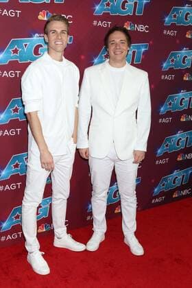 August 16, 2022, Pasadena, CA, USA: LOS ANGELES - AUG 16: The Brown Brothers, Nate Brown, Gabe Brown at the America s Got Talent Season 17 - Live Show Red Carpet at Pasadena Sheraton Hotel on August 16, 2022 in Pasadena, CA Pasadena USA - ZUMAnc22 20220816_zaa_nc22_008 Copyright: xKathyxHutchinsx