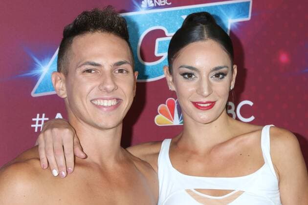 August 16, 2022, Pasadena, CA, USA: LOS ANGELES - AUG 16: Duo Rings, Nico Busso, Flor Aracama at the America s Got Talent Season 17 - Live Show Red Carpet at Pasadena Sheraton Hotel on August 16, 2022 in Pasadena, CA Pasadena USA - ZUMAnc22 20220816_zaa_nc22_013 Copyright: xKathyxHutchinsx