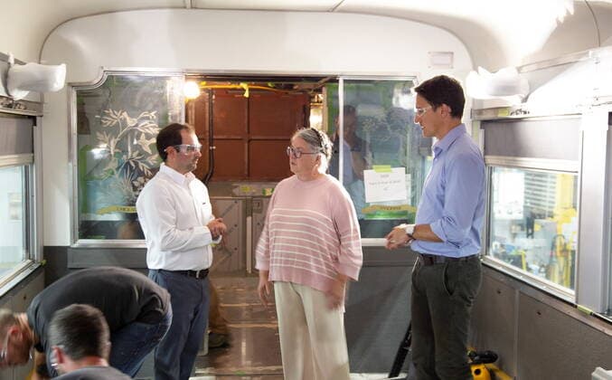 August 18, 2022, New Richmond, PQ, CANADA: Prime Minister Justin Trudeau, right, tours GD Rail, a company that repairs and refurbishes railcars in New Richmond, Quebec on Thursday Aug. 18, 2022. Trudeau continued his summer politicking tour Thursday with a trip to Quebec s Gaspe Peninsula. New Richmond CANADA  - ZUMAc35_ 20220818_zaf_c35_029 Copyright: xRonxWardx