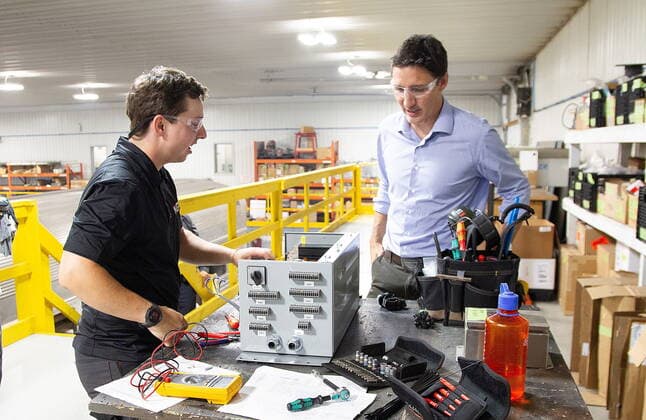 August 18, 2022, New Richmond, PQ, CANADA: Prime Minister Justin Trudeau, right, tours GD Rail, a company that repairs and refurbishes railcars in New Richmond, Quebec on Thursday Aug. 18, 2022. Trudeau continued his summer politicking tour Thursday with a trip to Quebec s Gaspe Peninsula. New Richmond CANADA  - ZUMAc35_ 20220818_zaf_c35_030 Copyright: xRonxWardx