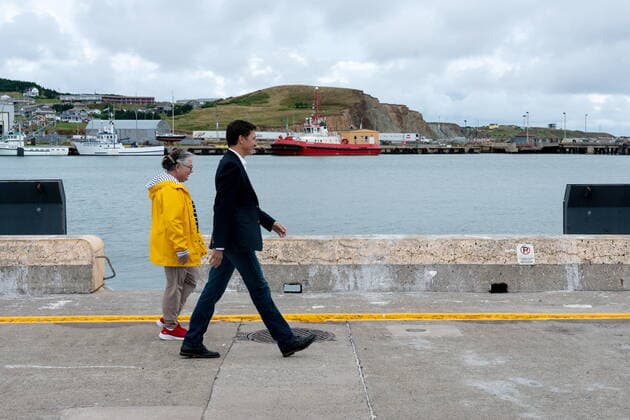 August 19, 2022, vÃ les-de-la-Madeleine, Que, Canada: Prime Minister Justin Trudeau is accompanied by Minister of National Revenue Diane Lebouthillier as he arrives to speak at Les vÃ les-de-la-Madeleine, Que., Friday, Aug. 19, 2022. véles-de-la-Madeleine Canada  - ZUMAc35_ 20220819_zaf_c35_008 Copyright: xNigelxQuinnx