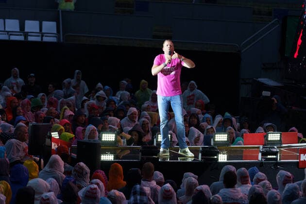 19 8 2022, Kitzbühel, Tennis Stadium, Performance Mario Barth at Kitzbühel Music Festival 2022 Kitzbühel Tennis Stadium Tirol Austria  Copyright: xJustPictures.ch AlexanderxRaemyx
