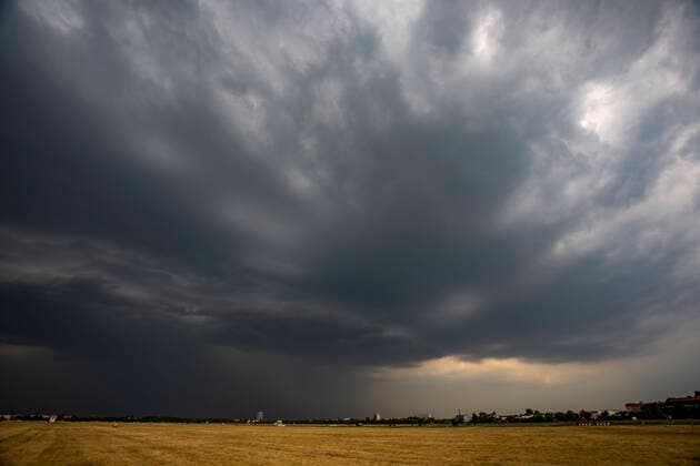 Gewitterwolken über dem Tempelhofer Feld, Berlin Tempelhof Berlin Deutschland *** Thunderclouds over Tempelhofer Feld, Berlin Tempelhof Berlin Germany