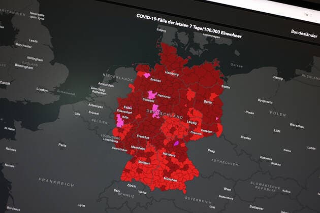RKI dashboard, 7 day incidence is now 302.9 7 day incidence, RKI dashboard on a monitor on 20 08 2022 in Siegen Germany.