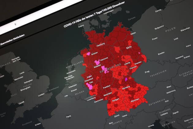 RKI dashboard, 7 day incidence is now 302.9 7 day incidence, RKI dashboard on a monitor on 20 08 2022 in Siegen Germany.