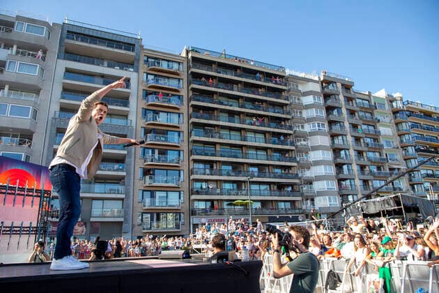 Niels Destadsbader pictured during the Zomerhit music event of Radio 2, the popular radio channel of Flemish public broadcaster VRT, Saturday 20 August 2022 in Brussels.  DIRKxWAEM 40025596