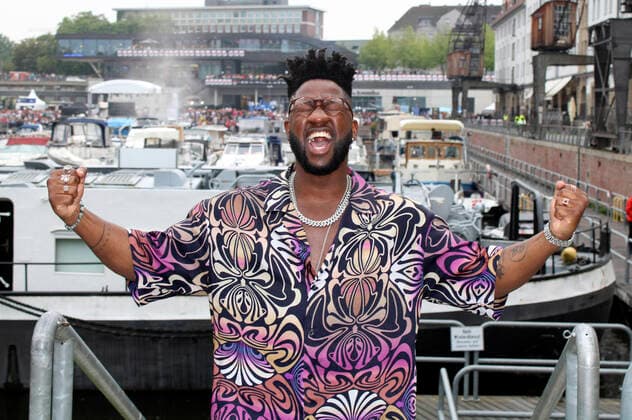 Kelvin Jones arriving for the Energy Music Tour on the floating stage at Tempelhofer Hafen Berlin, 20 08 2022 Foto:xM.xWehnertx xFuturexImage