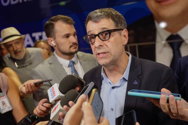 August 21, 2022, Quebec City, PQ, Canada: Conservative Party of Quebec Leader Eric Duhaime answer questions following a political rally in Quebec City on Sunday August 21, 2022. Quebec City Canada  - ZUMAc35_ 20220821_zaf_c35_003 Copyright: xFrancisxVachonx