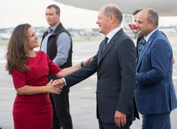 August 21, 2022, Montreal, PQ, Canada: German Chancellor Olaf Scholz is greeted by Deputy Prime Minister Chrystia Freeland as he arrives for a three day visit of Canada in Montreal, Sunday, August 21, 2022. Montreal Canada  - ZUMAc35_ 20220821_zaf_c35_039 Copyright: xGrahamxHughesx