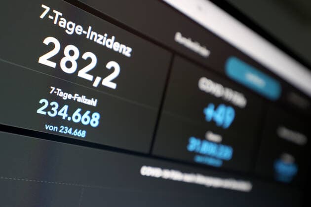 RKI dashboard, 7 day incidence is now 282.2 7 day incidence, RKI dashboard on a monitor on 22 08 2022 in Siegen Germany.