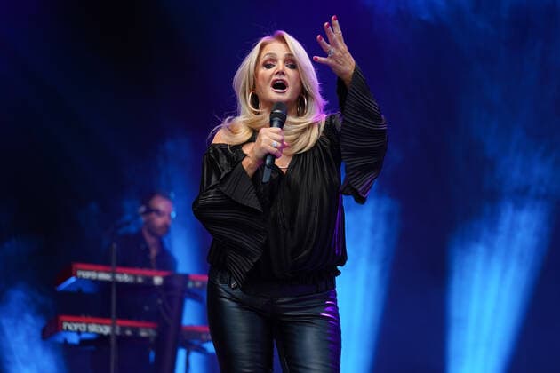 Bonnie Tyler in Worms auf dem Jazz & Joy Festival 21.08.2022 Die britischen Pop- und Rocksängerin Bonnie Tyler auf dem Jazz & Joy Festival in Worms. Worms Jazz & Joy Rheinland-Pfalz *** Bonnie Tyler in Worms at the Jazz Joy Festival 21 08 2022 The British pop and rock singer Bonnie Tyler at the Jazz Joy Festival in Worms Worms Jazz Joy Rheinland Pfalz