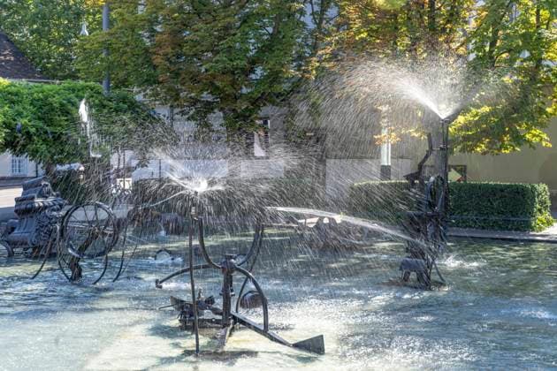 Tinguely-Brunnen Der Fasnachts-Brunnen oder Tinguely-Brunnen auf dem Theaterplatz in Basel, Schweiz, Europa Tinguely s Carnival Fountain or Fasnachtsbrunnen at Theaterplatz in Basel, Switzerland, Europe *** Tinguely Fountain The Carnival Fountain or Tinguely Fountain at Theaterplatz in Basel, Switzerland, Europe Tinguely s Carnival Fountain or Fasnachtsbrunnen at Theaterplatz in Basel, Switzerland, Europe