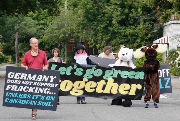August 22, 2022, Ottawa, ON, Canada: Concerned Canadians gathered outside the German Embassy in Ottawa on Monday, August 22, 2022, to urge German Chancellor Olaf Scholz to reject any proposals for LNG export terminals on CanadaöÄÃ s East Coast that would carry fracked gas. Protestors pointed out the hypocrisy of GermanyöÄÃ s apparent willingness to accept fracked gas from Canada, despite the European nation s ban on domestic fracked gas. The Canadian Press Images PHOTO Ottawa Canada  - ZUMAc35_ 20220822_zaf_c35_021 Copyright: xPatrickxDoylex