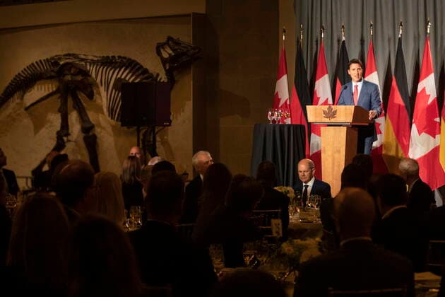 August 22, 2022, TORONTO, ON, Canada: Prime Minister Justin Trudeau addresses diners at a dinner for Chancellor of Germany, Olaf Scholz (seated centre) in Toronto on Monday, August 22, 2022. TORONTO Canada  - ZUMAc35_ 20220822_zaf_c35_055 Copyright: xChrisxYoungx