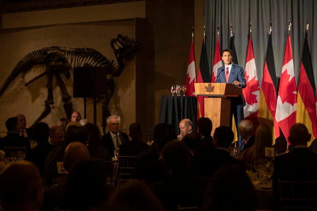 August 22, 2022, TORONTO, ON, Canada: Prime Minister Justin Trudeau addresses diners at a dinner for Chancellor of Germany, Olaf Scholz (seated centre) in Toronto on Monday, August 22, 2022. TORONTO Canada  - ZUMAc35_ 20220822_zaf_c35_063 Copyright: xChrisxYoungx