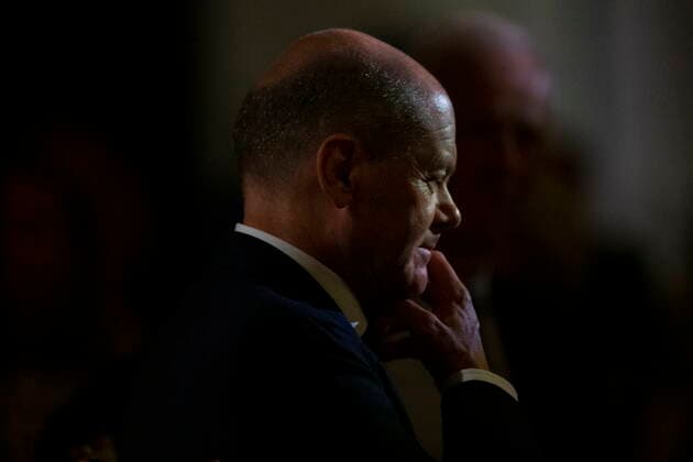 August 22, 2022, TORONTO, ON, Canada: Chancellor of Germany, Olaf Scholz listens to Prime Minister Justin Trudeau s speech at a dinner in Toronto on Monday, August 22, 2022. TORONTO Canada  - ZUMAc35_ 20220822_zaf_c35_066 Copyright: xChrisxYoungx