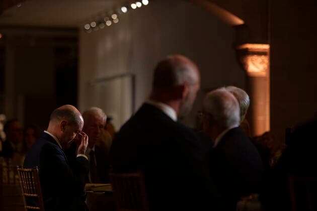 August 22, 2022, TORONTO, ON, Canada: Chancellor of Germany, Olaf Scholz listens to Prime Minister Justin Trudeau s speech at a dinner in Toronto on Monday, August 22, 2022. TORONTO Canada  - ZUMAc35_ 20220822_zaf_c35_067 Copyright: xChrisxYoungx