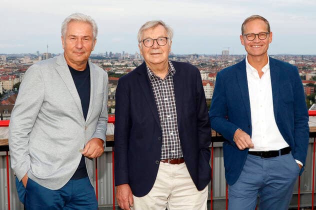 Bilder des Jahres 2022, News 08 August News Themen der Woche KW34 Entertainment Bilder des Tages Klaus Wowereit, Eberhard Diepgen und Michael Müller bei der Preview der rbb-Dokumentarserie Berlin - Schicksalsjahre einer Stadt (2010 2020) im Studio 14 neben der rbb-Dachlounge. Berlin, 22.08.2022 *** Klaus Wowereit, Eberhard Diepgen and Michael Müller at the preview of the rbb documentary series Berlin Schicksalsjahre einer Stadt 2010 2020 in Studio 14 next to the rbb Dachlounge Berlin, 22 08 2022 Foto:xA.xBuggex xFuturexImage