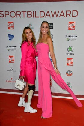 Denise Schindler and Sylivia Walker arriving at the SPORT BILD Awards ceremony at the Fischauktionshalle in Hamburg on 22 08 2022