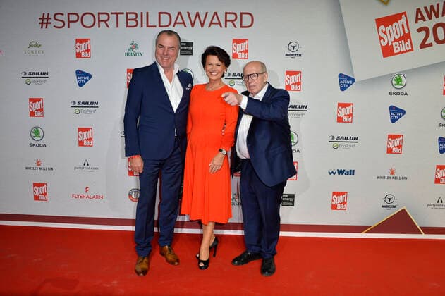 Clemens Toennies and his wife Margit and Reiner Calmund arriving at the SPORT BILD Award ceremony at the Fischauktionshalle in Hamburg on 22 08 2022