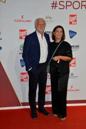 Rudi Voeller with his wife Sabrina Voeller on arrival at the SPORT BILD Awards ceremony in the Fischauktionshalle in Hamburg on 22 08 2022