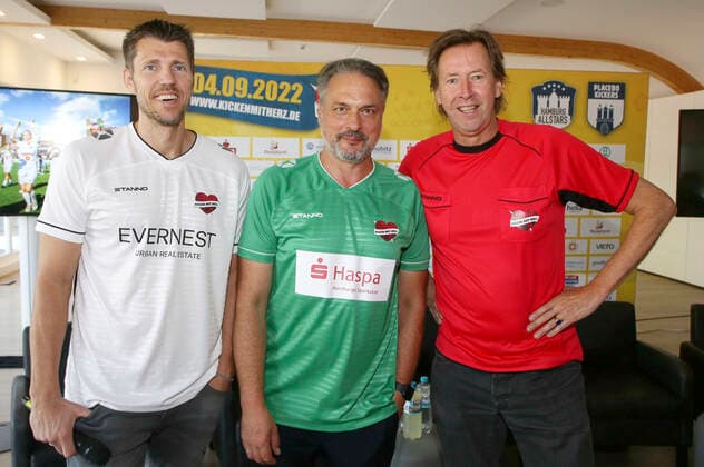 Fabian Boll, Thomas Mir and Lou Richter at the press conference for the charity soccer match Kicken mit Herz 2022 at Kaifu Lodge Hamburg, 23 08 2022 Foto:xgbrcix xFuturexImage