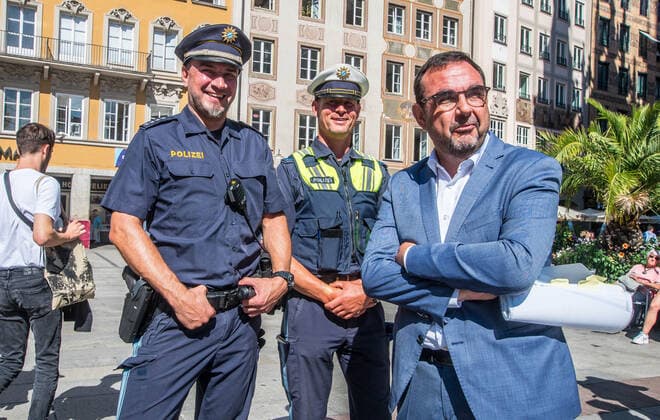 August 23, 2022, Munich, Bavaria, Germany: KLAUS HOLETSCHEK, Health Minister of Bavaria thanks Munich police officers for their work and hears their experiences with the Coronavirus. Under the motto of Na Sicher , the Bavarian Health Minister Klaus Holetschek kicked off the new Coronavirus Covid-19 communication campaign. Through this campaign, the Ministry is providing information for the coming Fall and Winter and regarding Coronavirus booster vaccinations. Appearing alongside Minister Holetschek were Beatrix Zurek of the Munich city Health Department, as well as famed Virologist Professor Ulrike Protzer of TU Muenchen University. Munich Germany - ZUMAb160 20220823_zbp_b160_068 Copyright: xSachellexBabbarx