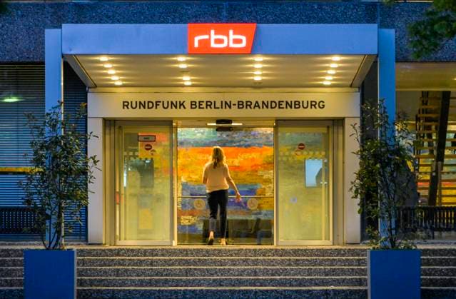 Haupteingang, RBB, Rundfunk Berlin Brandenburg, Masurenallee, Charlottenburg, Berlin, Deutschland *** Main entrance, RBB, Rundfunk Berlin Brandenburg, Masurenallee, Charlottenburg, Berlin, Germany