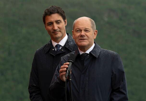August 23, 2022, Stephenville, NFLD, Canada: Canadian Prime Minister Justin Trudeau looks on as German Chancellor Olaf Scholz responds to a question on Tuesday, August 23, 2022 in Stephenville, Newfoundland and Labrador. Stephenville Canada  - ZUMAc35_ 20220823_zaf_c35_057 Copyright: xAdrianxWyldx