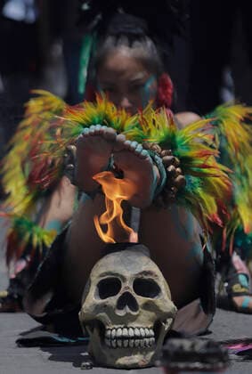 August 23, 2022, Mexico City, Mexico City, Mexico: August 23, 2022, Mexico City; Mexico: Pre-Hispanic dancers disguised as Aztec warrior take part during a ritual the Main Temple ruins to make people aware of the importance of the rehabilitation of Lake Tlahuac-Xico, which consists of the sanitation and purification of water, environmental restoration through the establishment of irrigation systems. on August 23, 2022 in Mexico City, Mexico. Mexico City Mexico - ZUMAe321 20220823_zia_e321_003 Copyright: xGerardoxVieyra xEyepixxGroupx