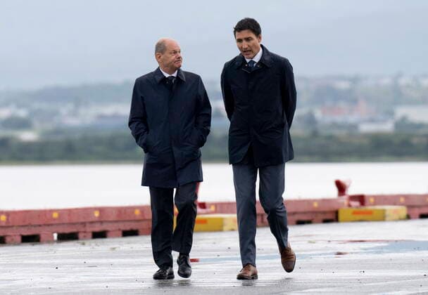 August 23, 2022, Stephenville, NFLD, Canada: Canadian Prime Minister Justin Trudeau and German Chancellor Olaf Scholz speak as they walk along the water front, on Tuesday, August 23, 2022 in Stephenville, Newfoundland and Labrador. Stephenville Canada  - ZUMAc35_ 20220823_zaf_c35_067 Copyright: xAdrianxWyldx