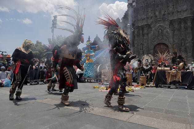 August 23, 2022, Mexico City, Mexico City, Mexico: August 23, 2022, Mexico City; Mexico: Pre-Hispanic dancers disguised as Aztec warrior take part during a ritual the Main Temple ruins to make people aware of the importance of the rehabilitation of Lake Tlahuac-Xico, which consists of the sanitation and purification of water, environmental restoration through the establishment of irrigation systems. on August 23, 2022 in Mexico City, Mexico. Mexico City Mexico - ZUMAe321 20220823_zia_e321_013 Copyright: xGerardoxVieyra xEyepixxGroupx