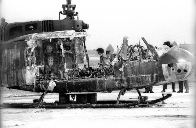 Olympische Spiele 1972 in München, Olympiade, Olympia-Attentat, 5. September 1972, Schwarzer September , Geiselnahme und Ermordung von elf israelische Olympiateilnehmer, Flughafen Fürstenfeldbruck, Hubschrauber, Bundesgrenzschutz, Tod von fünf Geiselnehmer und eines Polizisten. *** Olympic Games 1972 in Munich, Olympics, Olympic assassination, 5 September 1972, Black September, hostage-taking and murder of eleven Israeli Olympic participants, Fürstenfeldbruck Airport, helicopter, Federal Border Guard, death of five hostage-takers and one police officer Copyright: xHeinzxGebhardtx