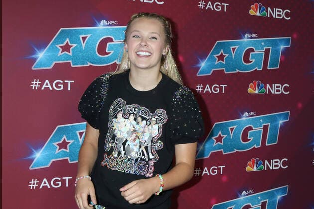 LOS ANGELES - AUG 23: JoJo Siwa at the America s Got Talent Season 17 - Live Show Red Carpet at Pasadena Sheraton Hotel on August 23, 2022 in Pasadena, CA  Copyright: xHutchinsxPhotox xipa-agency.netx x 2022xKathyxHutchinsx xHutchinsx