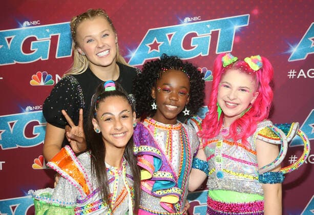 America s Got Talent season 17 live show red carpet event at Sheraton Pasadena Hotel Featuring: JoJo Siwa, XOMGPOP Where: Pasadena, California, United States When: 23 Aug 2022 Credit: Faye s Vision Cover Images Copyright: xx 51907073 EDITORIAL USE ONLY. NOT FOR USE BY NEWSPAPERS BASED IN THE UK.