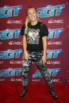 America s Got Talent season 17 live show red carpet event at Sheraton Pasadena Hotel Featuring: JoJo Siwa Where: Pasadena, California, United States When: 23 Aug 2022 Credit: Faye s Vision Cover Images Copyright: xx 51907074 EDITORIAL USE ONLY. NOT FOR USE BY NEWSPAPERS BASED IN THE UK.