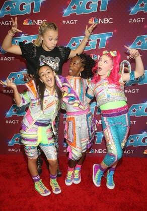 America s Got Talent season 17 live show red carpet event at Sheraton Pasadena Hotel Featuring: JoJo Siwa, XOMGPOP Where: Pasadena, California, United States When: 23 Aug 2022 Credit: Faye s Vision Cover Images Copyright: xx 51907069 EDITORIAL USE ONLY. NOT FOR USE BY NEWSPAPERS BASED IN THE UK.
