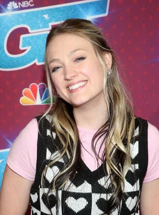 America s Got Talent season 17 live show red carpet event at Sheraton Pasadena Hotel Featuring: Mia Morris Where: Pasadena, California, United States When: 23 Aug 2022 Credit: Faye s Vision Cover Images Copyright: xx 51907046 EDITORIAL USE ONLY. NOT FOR USE BY NEWSPAPERS BASED IN THE UK.