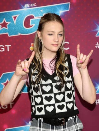 America s Got Talent season 17 live show red carpet event at Sheraton Pasadena Hotel Featuring: Mia Morris Where: Pasadena, California, United States When: 23 Aug 2022 Credit: Faye s Vision Cover Images Copyright: xx 51907043 EDITORIAL USE ONLY. NOT FOR USE BY NEWSPAPERS BASED IN THE UK.