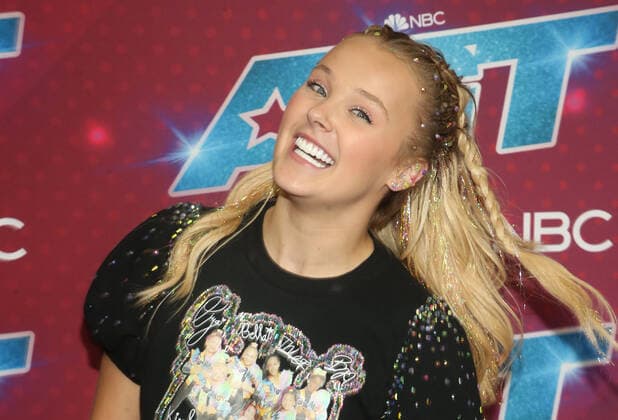 23 August 2022 - Pasadena, California - JoJo Siwa. Red Carpet For America s Got Talent Season 17 Live Show held at Sheraton Pasadena Hotel in Pasadena. Photo Credit: AdMedia 283382 2022-08-23 CA Pasadena Etats-Unis  Copyright: xAdMediax STAR_283382_081