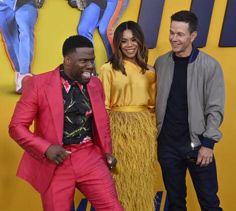 Bilder des Jahres 2022, Entertainment 08 August Entertainment Themen der Woche KW34 Cast members Kevin Hart, Regina Hall and Mark Wahlberg (L-R) attend the premiere of the motion picture comedy Me Time at the Regency Village Theatre in the Westwood section of Los Angeles on Monday, August 23, 2022. Storyline: Follows a Dad who finds time for himself for the first time in years while his wife and kids are away. He reconnects with a friend for a wild weekend.  LAP2022082339 JIMxRUYMEN