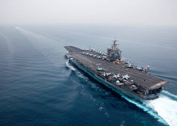 110621-N-JL826-004 RED SEA (June 21, 2011) The aircraft carrier USS Enterprise (CVN 65) is underway behind the guided-missile cruiser USS Leyte Gulf (CG 55) during a transit of the Strait of Bab el Mandeb in the U.S. 5th Fleet area of responsibility. Copyright: xpiemagsx milflic16082021 (48974) !ACHTUNG AUFNAHMEDATUM GESCHÄTZT!