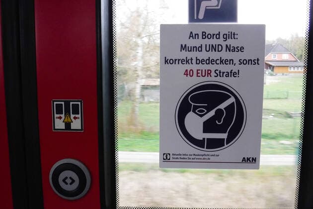 Sign about mask obligation in local traffic Copyright: xLobeca RalfxHomburgx