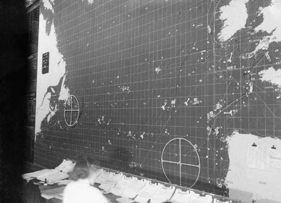 The Royal Navy during the Second World War The main plot in the operations room at Derby House, Liverpool showing restricted bombing areas. It was in this room that the Battle of the Atlantic was planned throughout the Second World War. Copyright: xpiemagsx admiralww2pie10322-3246 !ACHTUNG AUFNAHMEDATUM GESCHÄTZT!