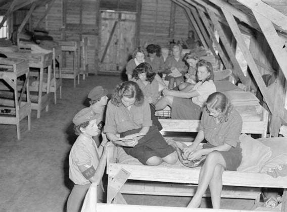 German Prisoners of War 1945 British guards check on prisoners in a barrack block at a camp for SS, Luftwaffe and civilian women prisoners of war at Vilvoorde on the outskirts of Brussels. Copyright: xpiemagsx warofficeww2pie5222-1122 !ACHTUNG AUFNAHMEDATUM GESCHÄTZT!
